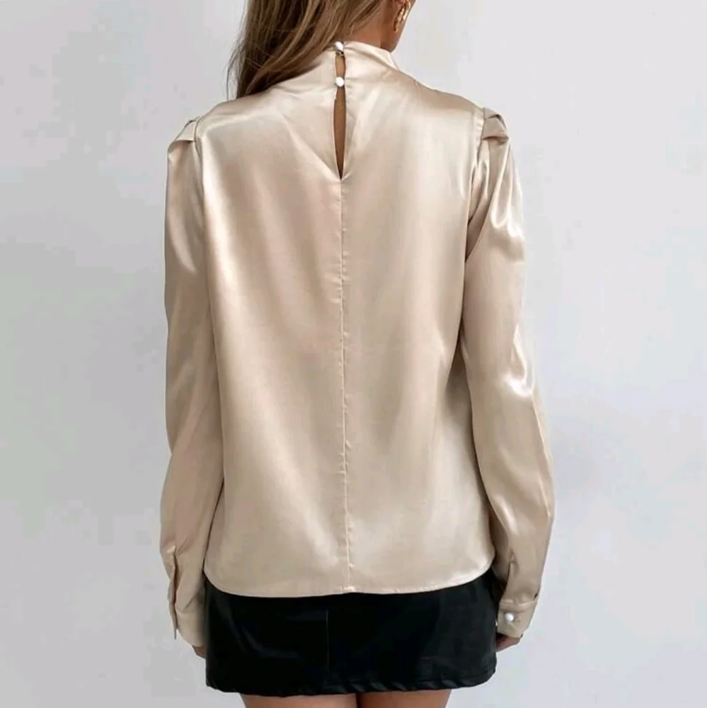Asymmetrical Blouse - Picture 4 of 6